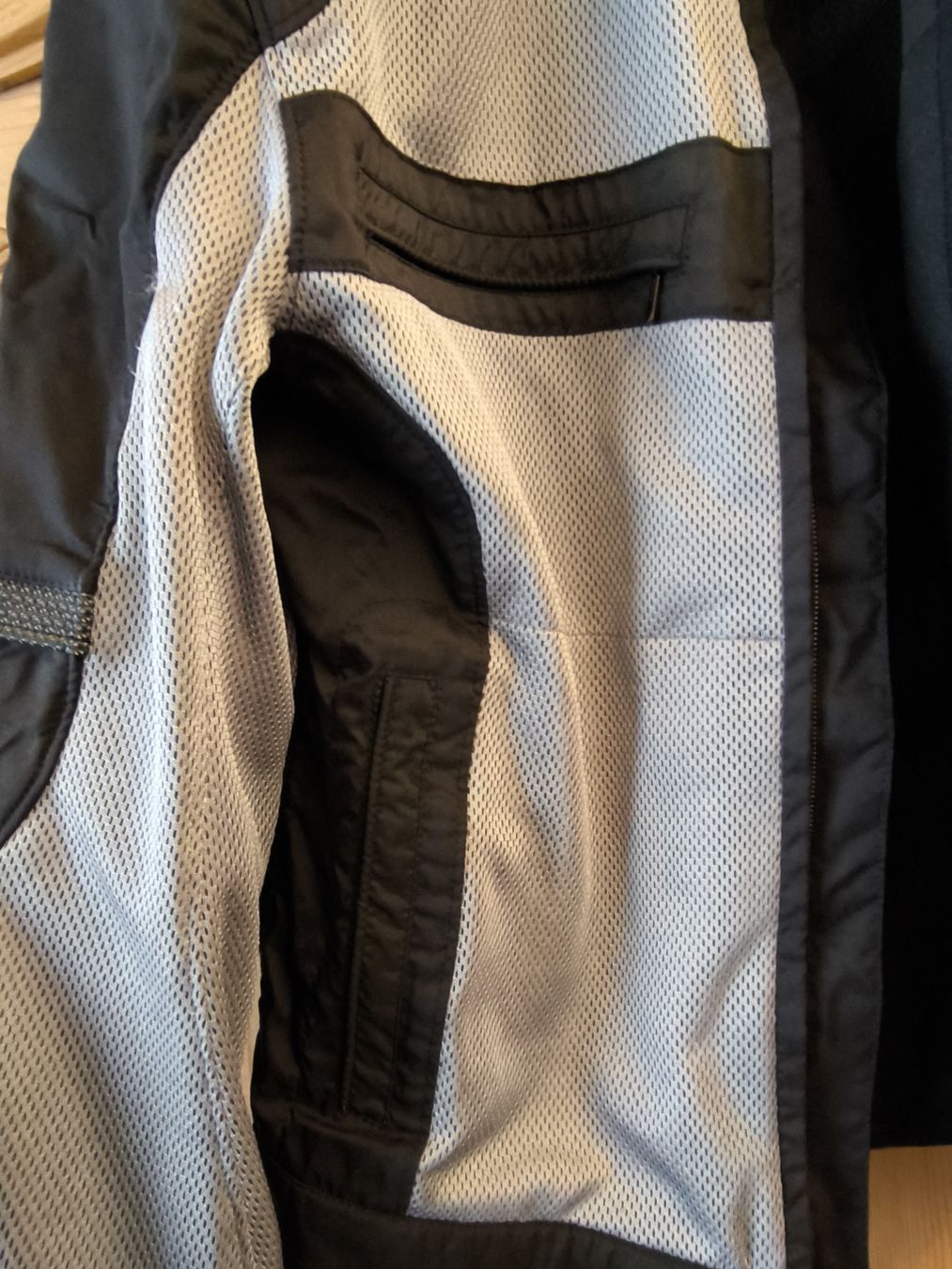 Dainese Protezioni & Imbottiture: Protektorenjacke Dainese Grosse 46 – Usato da Scuol venduto da Pisoc2019 1