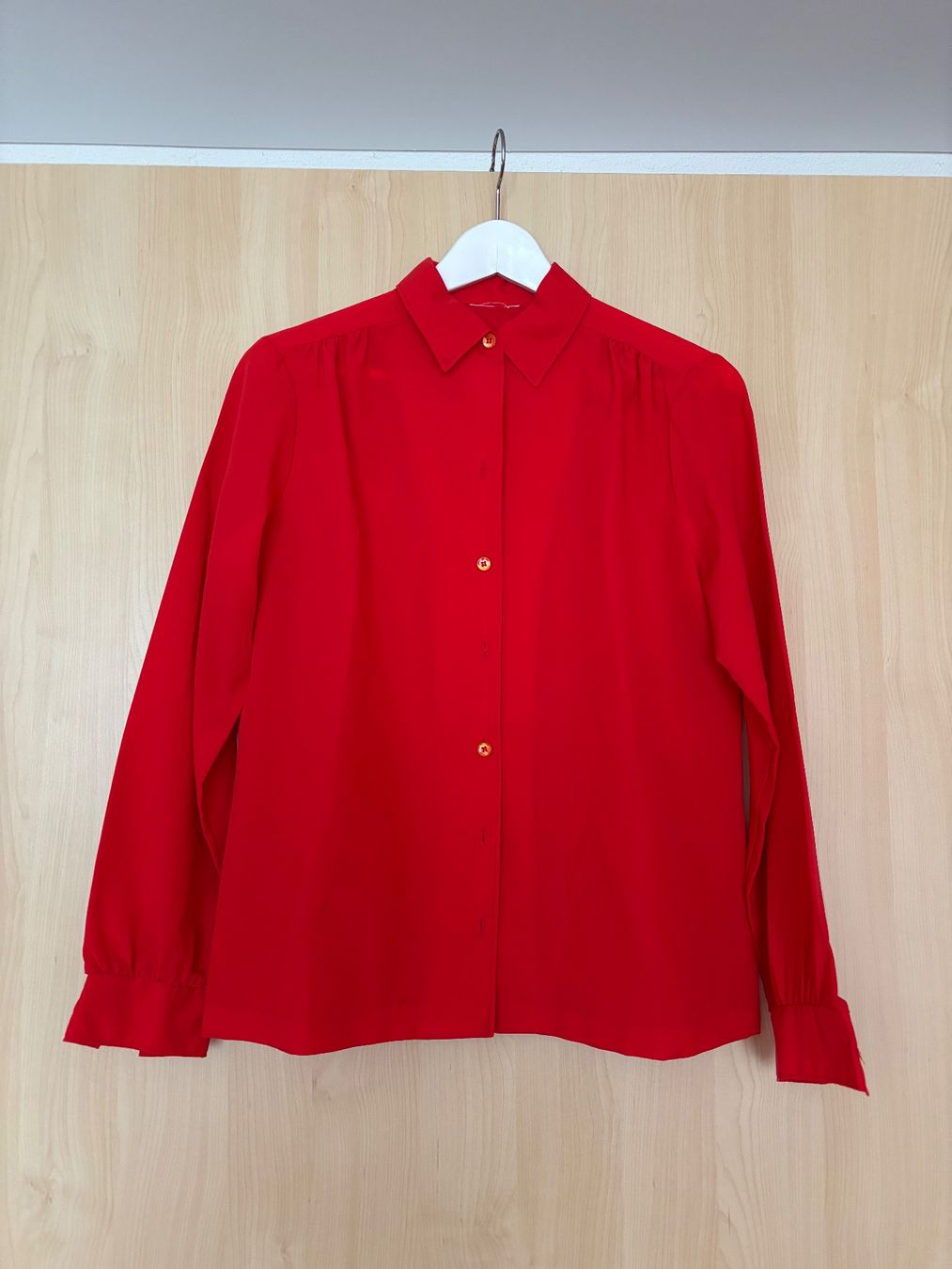 Blusen: Vintage Bluse rot – Gebraucht aus Frauenfeld von Sementissa