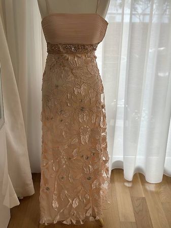 Festkleid mit Spitzen