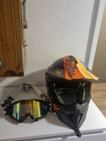 MX Motorradhelm und Brille