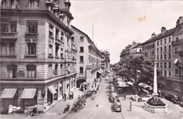 Genf Genève // Place du Molard Oldtimer alte Autos belebt