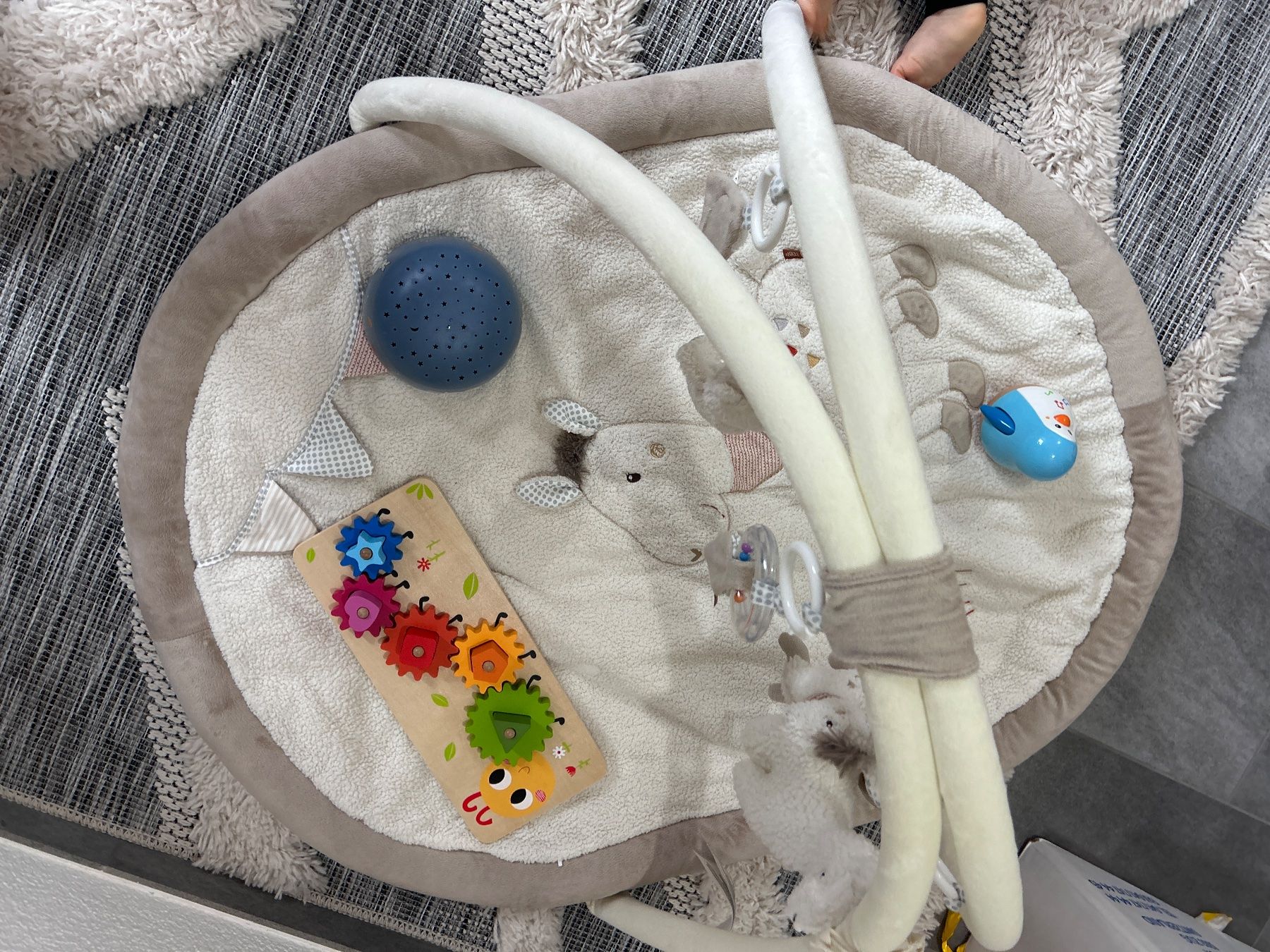 Spielmatte: Tolle Fehn Spieldecke Activity Center mit Spielbogen – Gebraucht aus Rudolfstetten von _llaauurraa_