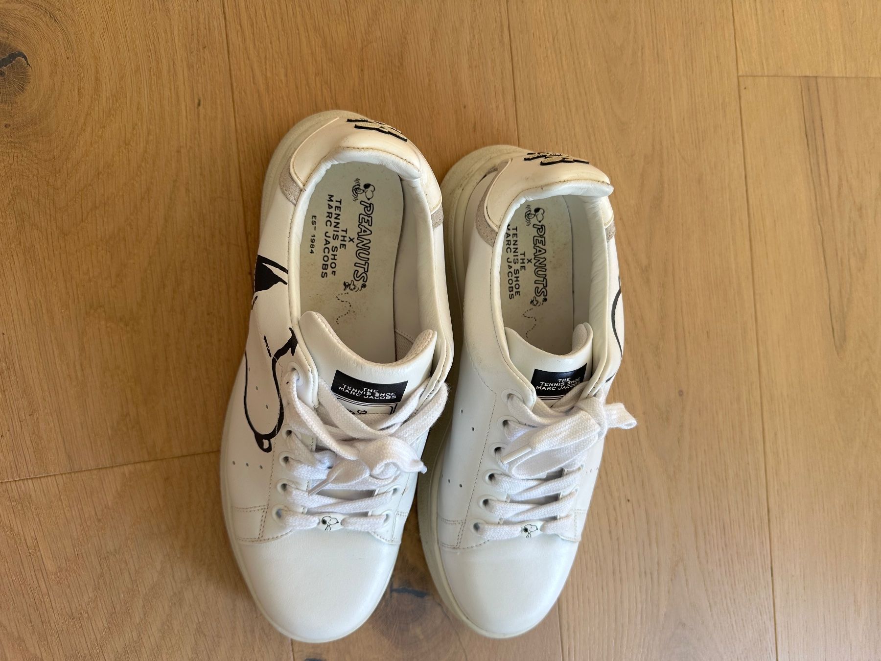 Marc Jacobs Chaussures hommes: Baskets Marc Jacobs x Peanuts blanc cuir taille 44 – D'occasion à La Rippe par ulr_f8v6 1