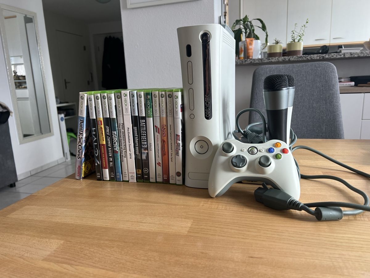 Microsoft Konsolen: Xbox 360 Set: Konsole + Controller + 2x Mikrofone + 13 Spiel – Gebraucht aus Thun von tim_kin187