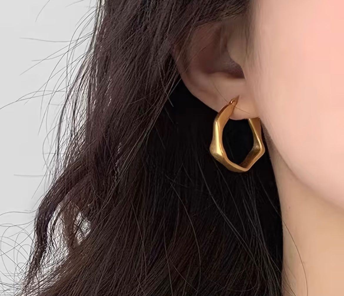 Ohrringe & -stecker: Neu Ohrringe gold Creolen – Neu und originalverpackt aus Kriessern von loolah 1