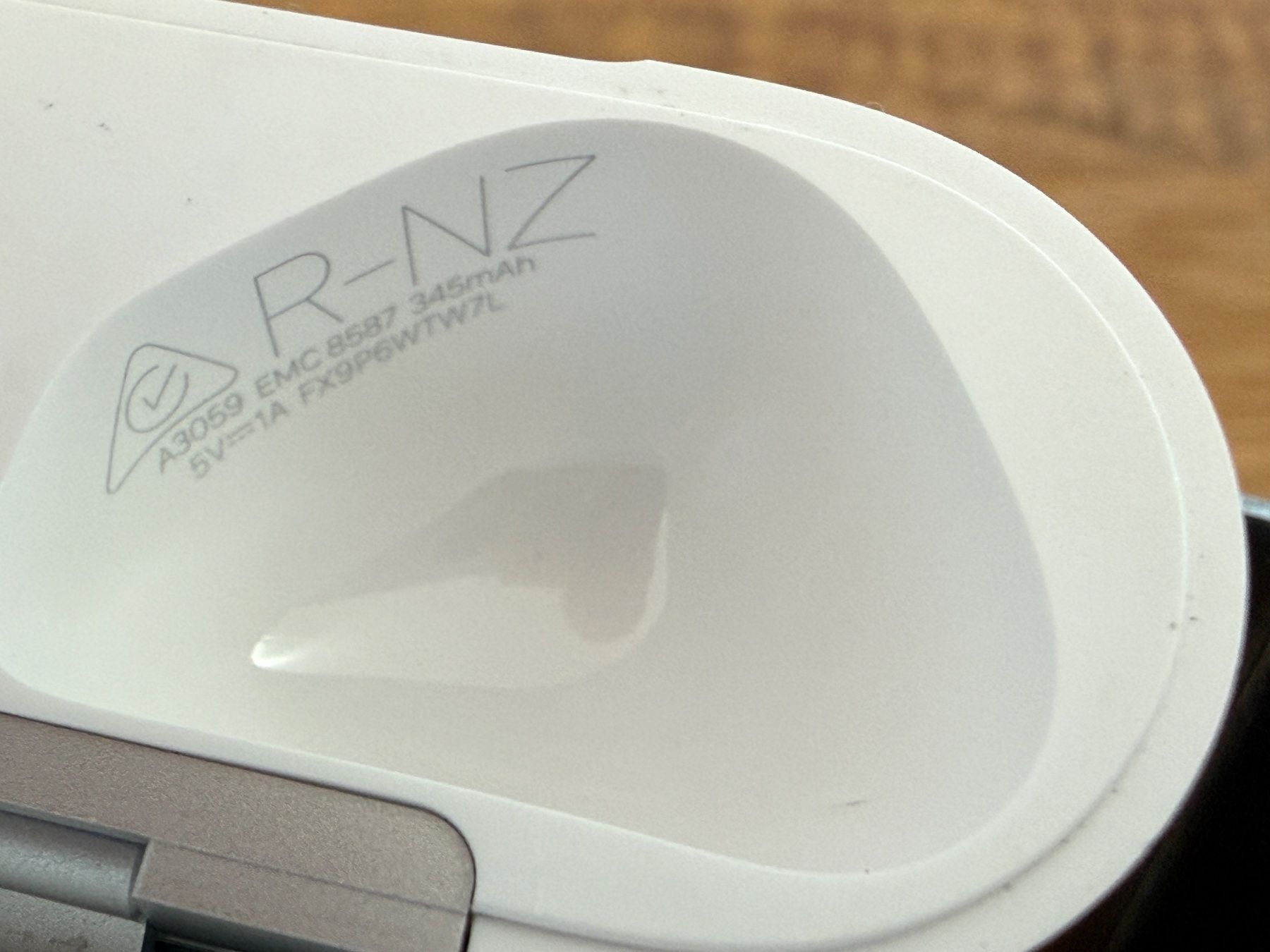 Apple Cuffie: APPLE AirPods 4 Charging Case ANC – Usato da Lausanne venduto da Nine1982 3