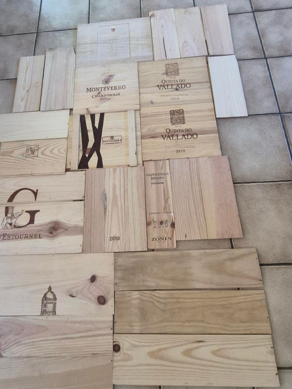 Articoli in legno: 26 Weinkistendeckel im SET – Usato da Nottwil venduto da echtMOMO 2