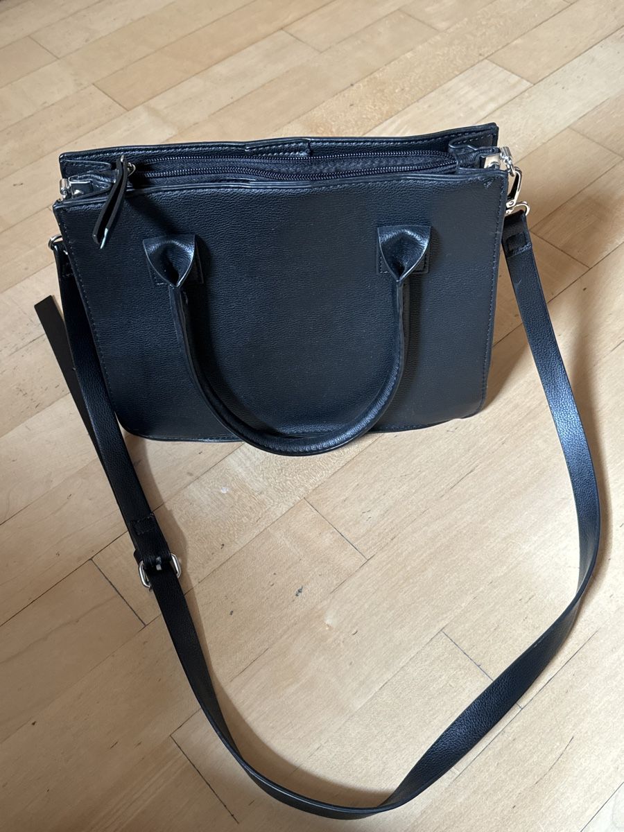 Borse da donna: Schwarze Handtasche – Usato da Hergiswil NW venduto da kaufe_at_kaufmann