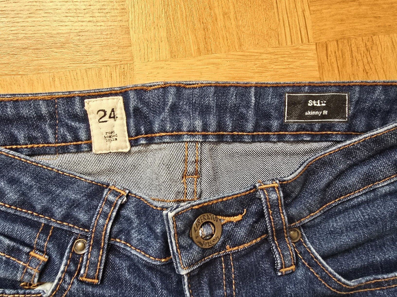 Volcom Jeans: Volcom Skinny Fit Jeans – Usato da Belp venduto da sar_r7ls 2