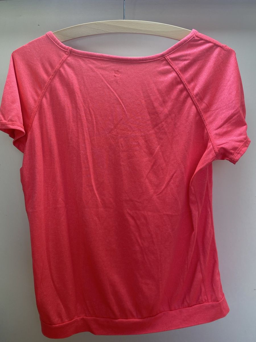 T-shirt: Neonfarbiges Sport Shirt – Usato da Scuol venduto da frosch85 1