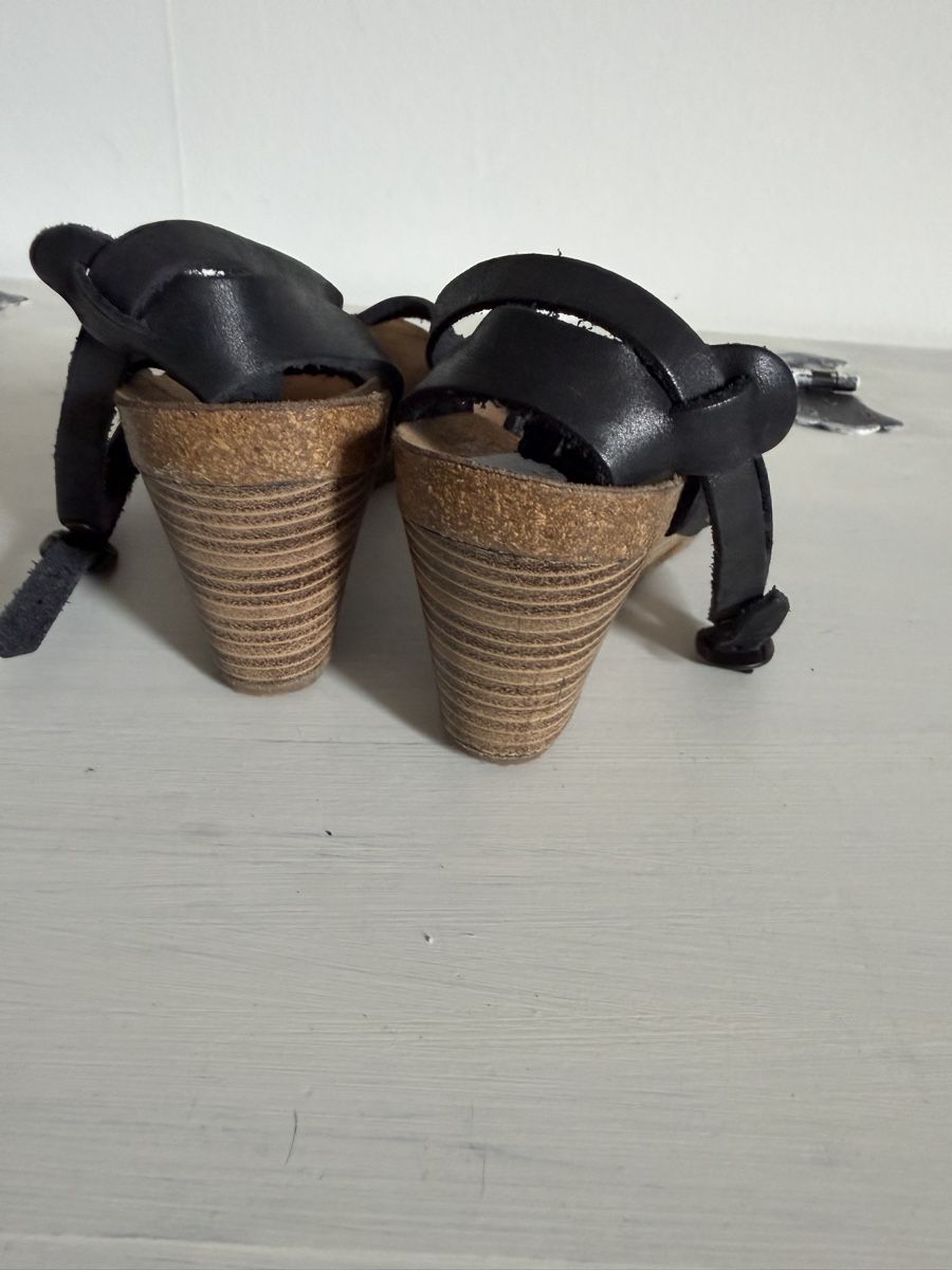 Kickers Chaussures femmes: Sandales cuir KicKers taille 36 – Neuf (Voir description) à Dombresson par feline_ne 2