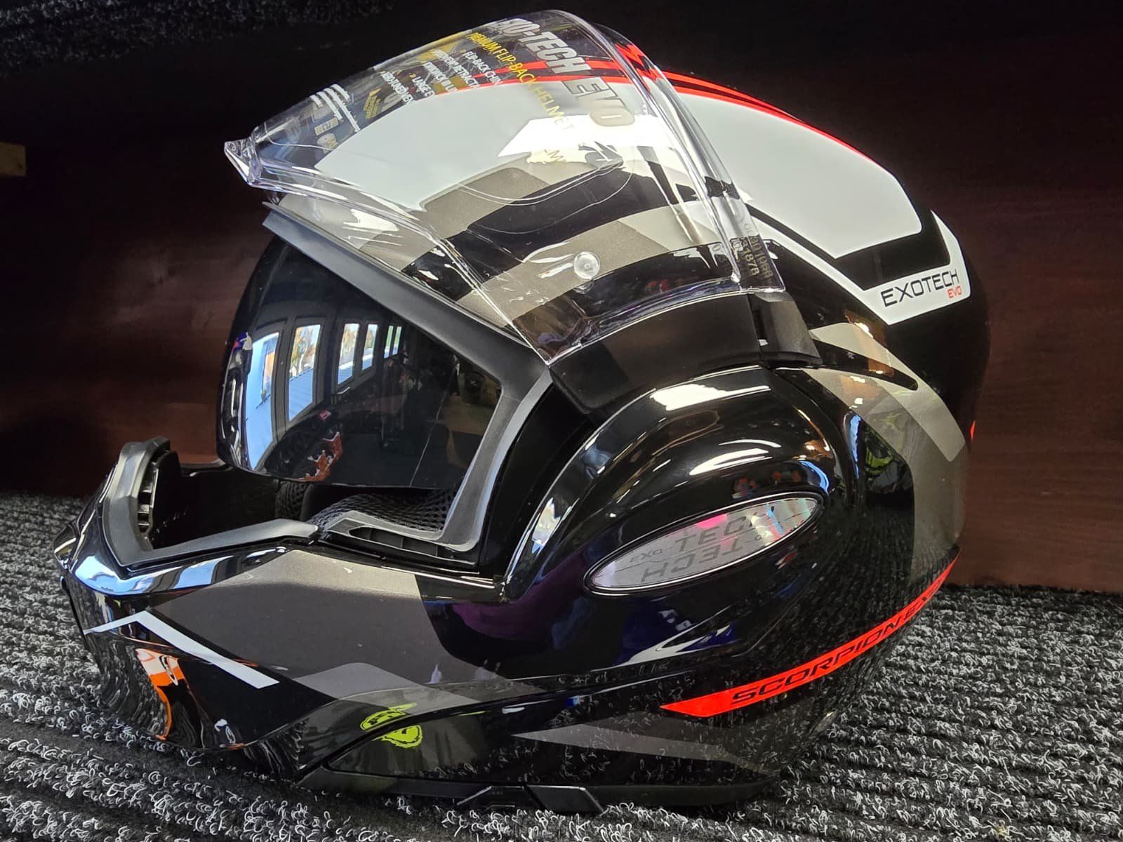Helme & Visiere: Casque Scorpion Exo-Tech Evo Furio noir/rouge – Neu und originalverpackt aus Yverdon-les-Bains von MotoFactory. 1