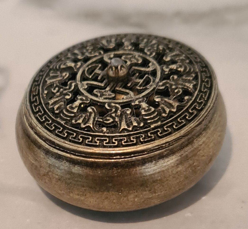 Tutte le decorazioni: Antikes kleines Räuchergefäss Messing, Durchmesser 3.5 cm – Usato da Winterthur venduto da bibummi 2