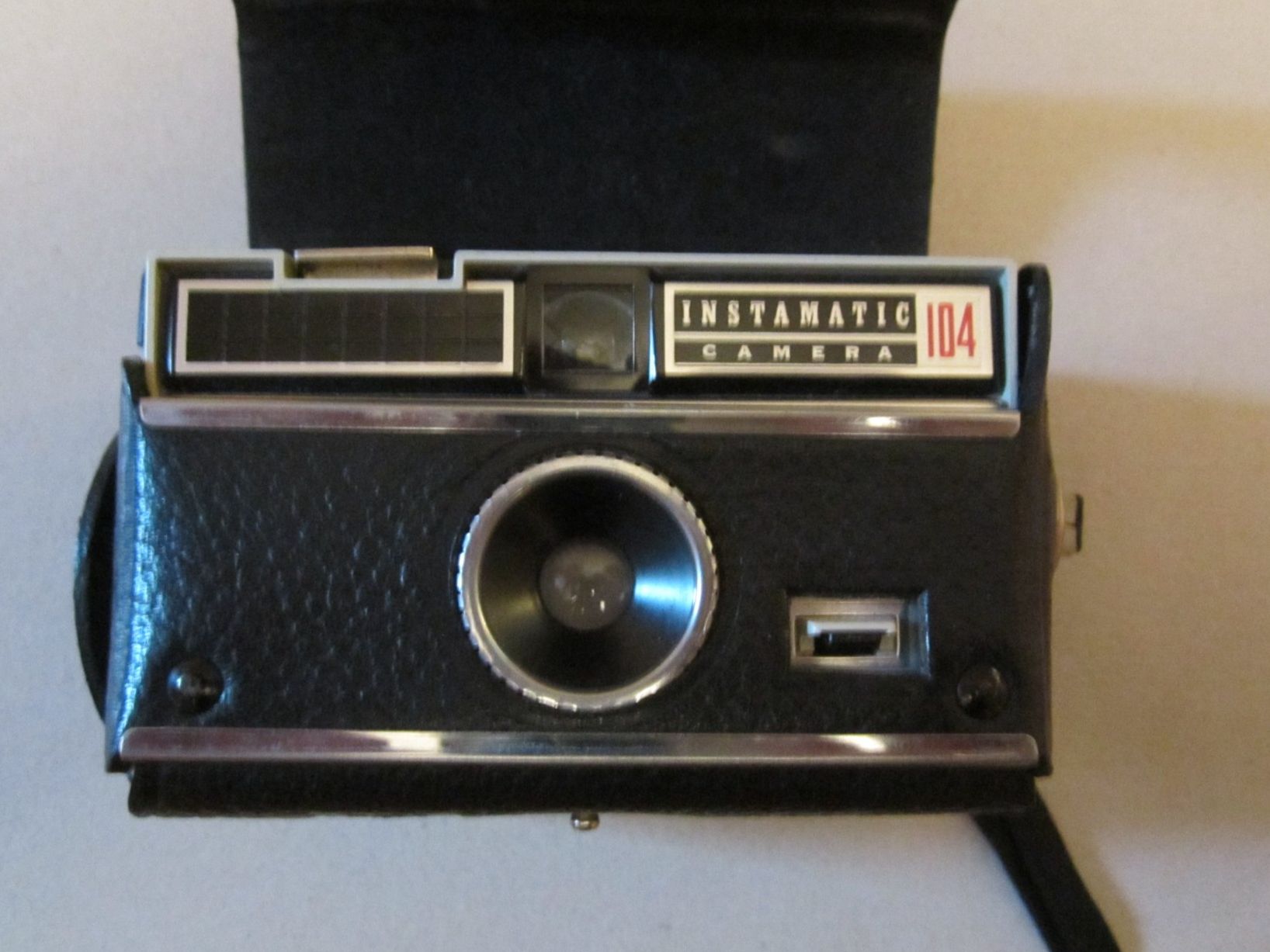 Kodak Fotocamera: Kodak Kamera Instamatic 104 – Usato da Zuchwil venduto da Bobi11