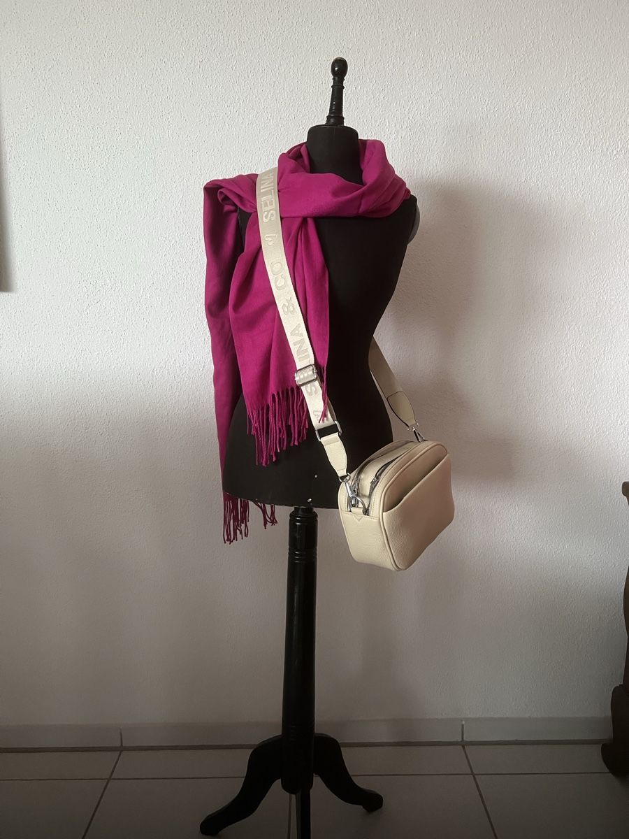 Allestimento di negozi e stand fieristici: Schneider -Büste/Schal/ – Usato da Kriens venduto da Renggi70