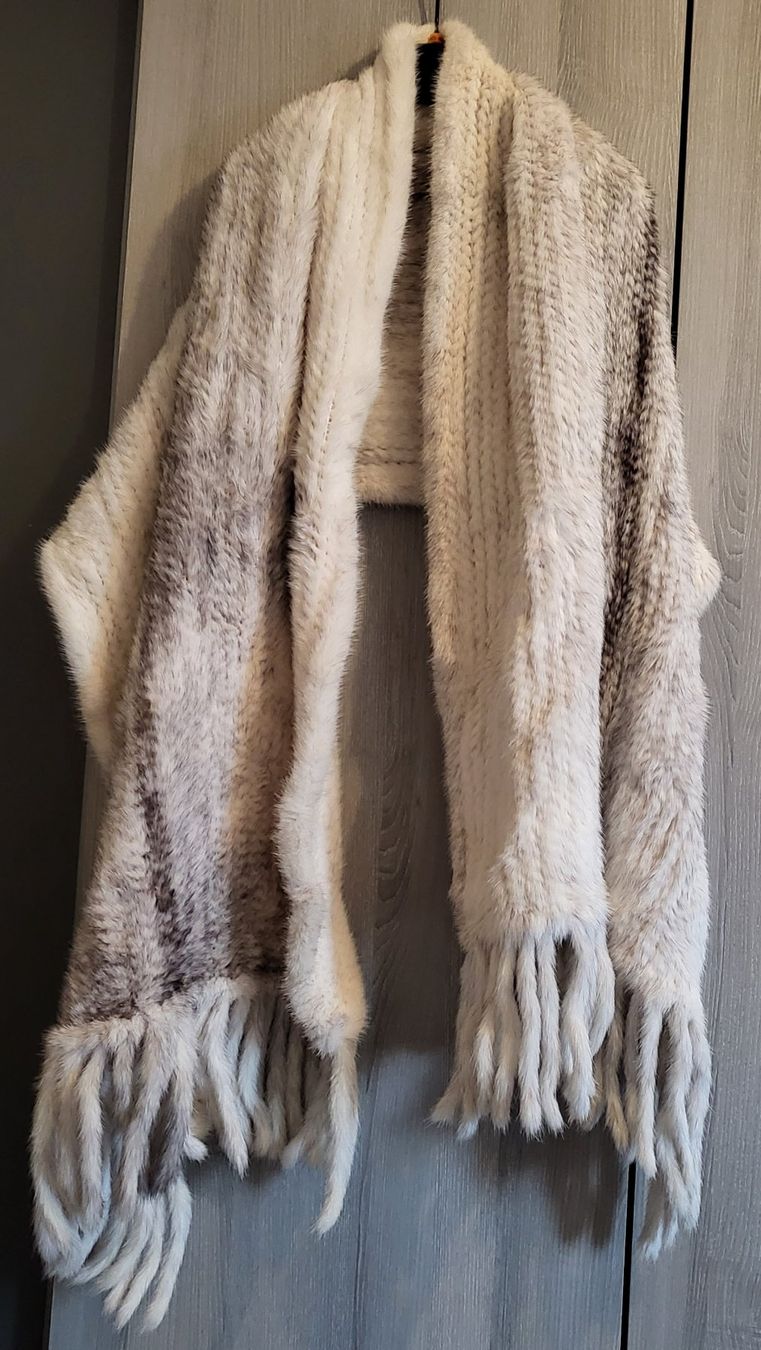 Foulard & Sciarpe: Châle en vison tricoté. – Nuovo (secondo la descrizione) da Neuchâtel venduto da wikit 3