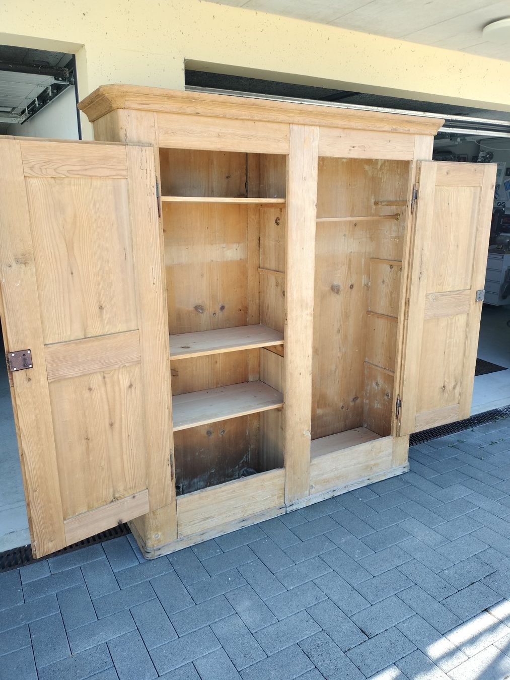 Armoires: Holzschrank – D'occasion à Bühl BE par VW612 2