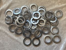 40 Gardinenösen | Kunststoff | Silber matt | Klickösen