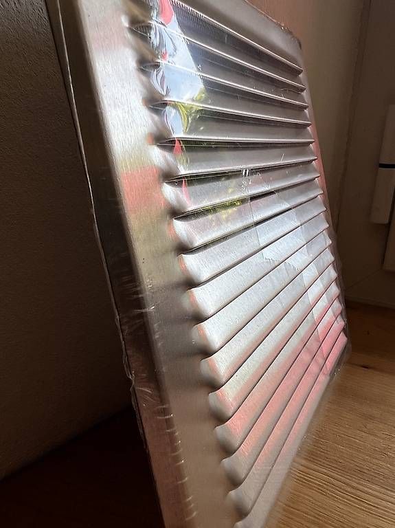 Dampfabzug: Lüftungsgitter mit Fliegengitter – Gebraucht aus Avegno von CaVal13 2