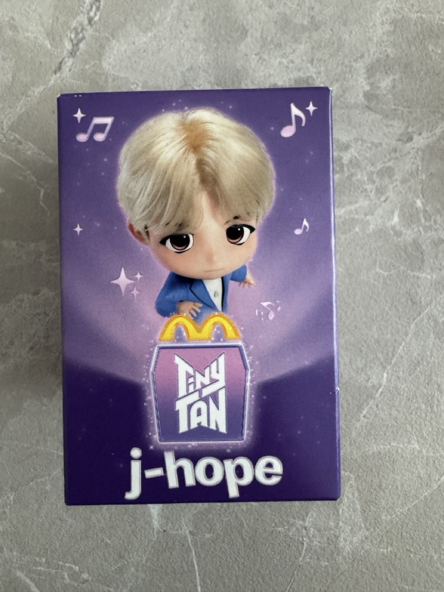 Mc Donald's Figurines: 🔥 BTS x McDonalds J-Hope - NEU & Originalverpackt – Neuf avec emballage d'origine à Sins par sum_lv6d 1