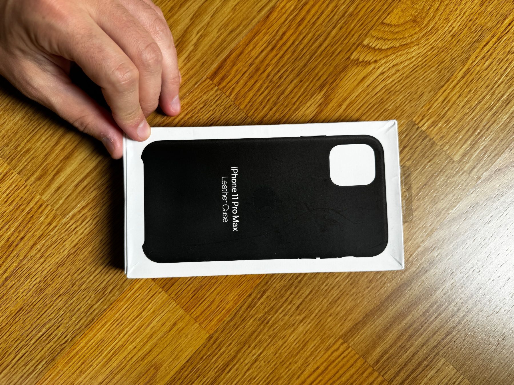 Cover & Protezioni schermo: Used Black Leather Apple Case for iPhone 11 Pro Max with Box – Usato da Zürich venduto da fra89zh