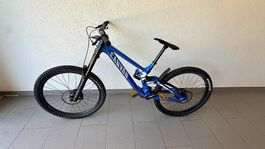 Canyon DH-freeride bike