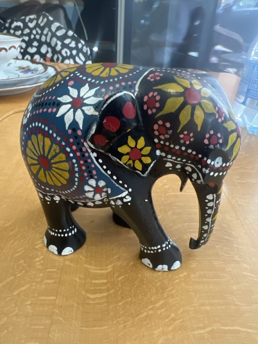 Figurines: Handbemalte Deko Elefant Dekoartikel,  – D'occasion à Rorschach par TrendyDeals