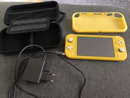 Console Nintendo Switch Lite jaune avec etui et chargeur