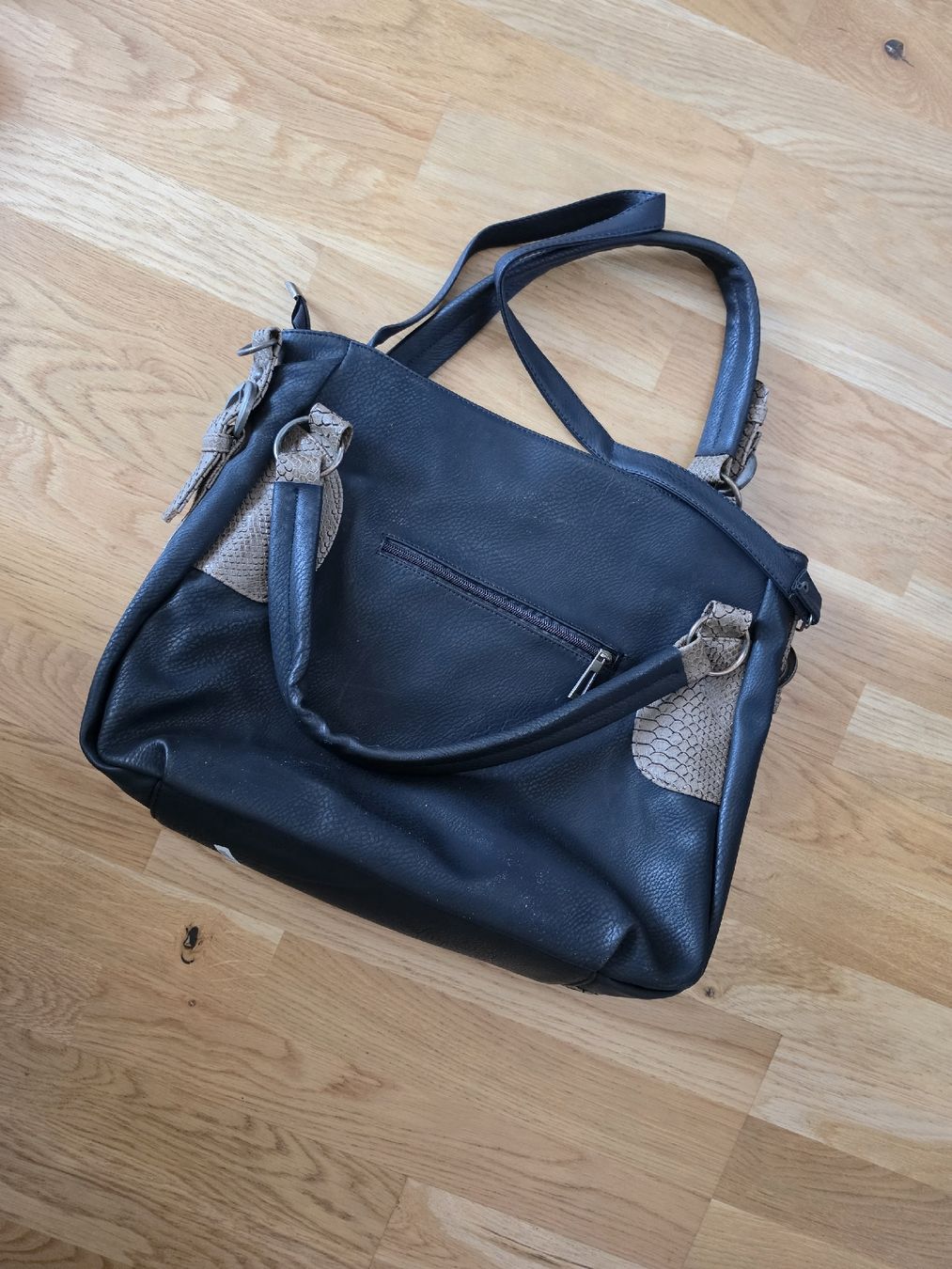 Liebeskind Sacs femmes: Tasche Liebeskind – Neuf (Voir description) à Rorschach par MINA_TZ 1