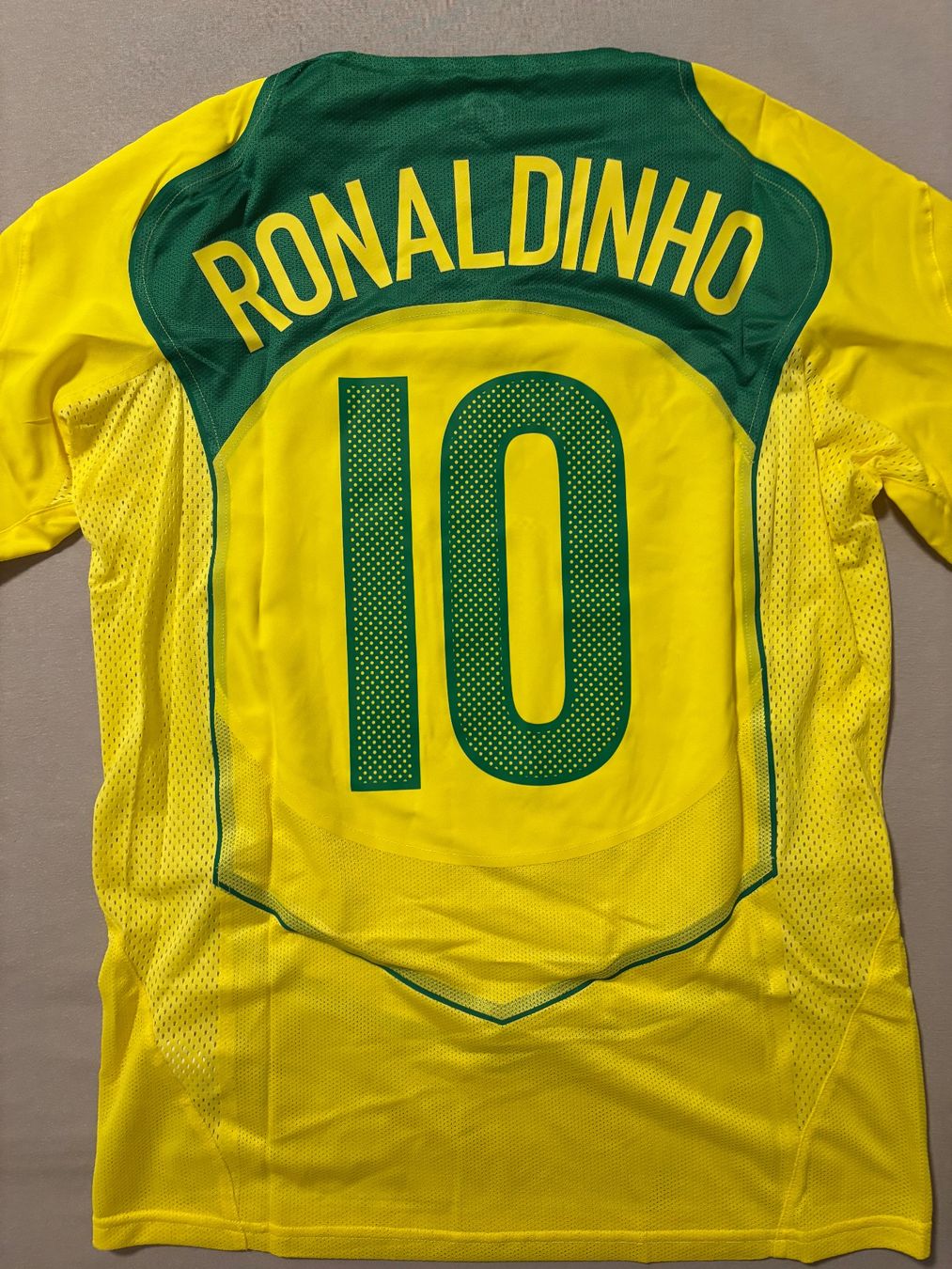 Nike Leibchen & Hosen: Ronaldinho Brasilien Reissue Trikot 2004 – Neu (gemäss Beschreibung) aus Rain von JerseyLegends