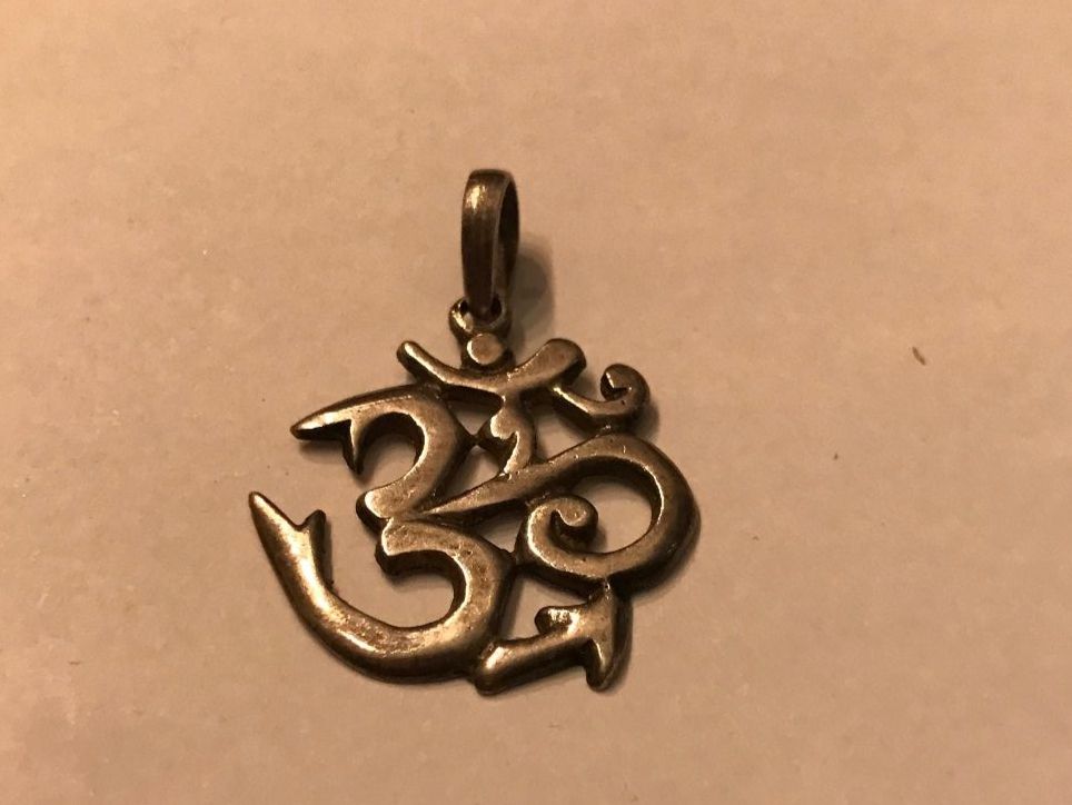 Pendentifs: Om pendentif – D'occasion à Grimisuat par eliseba88 2