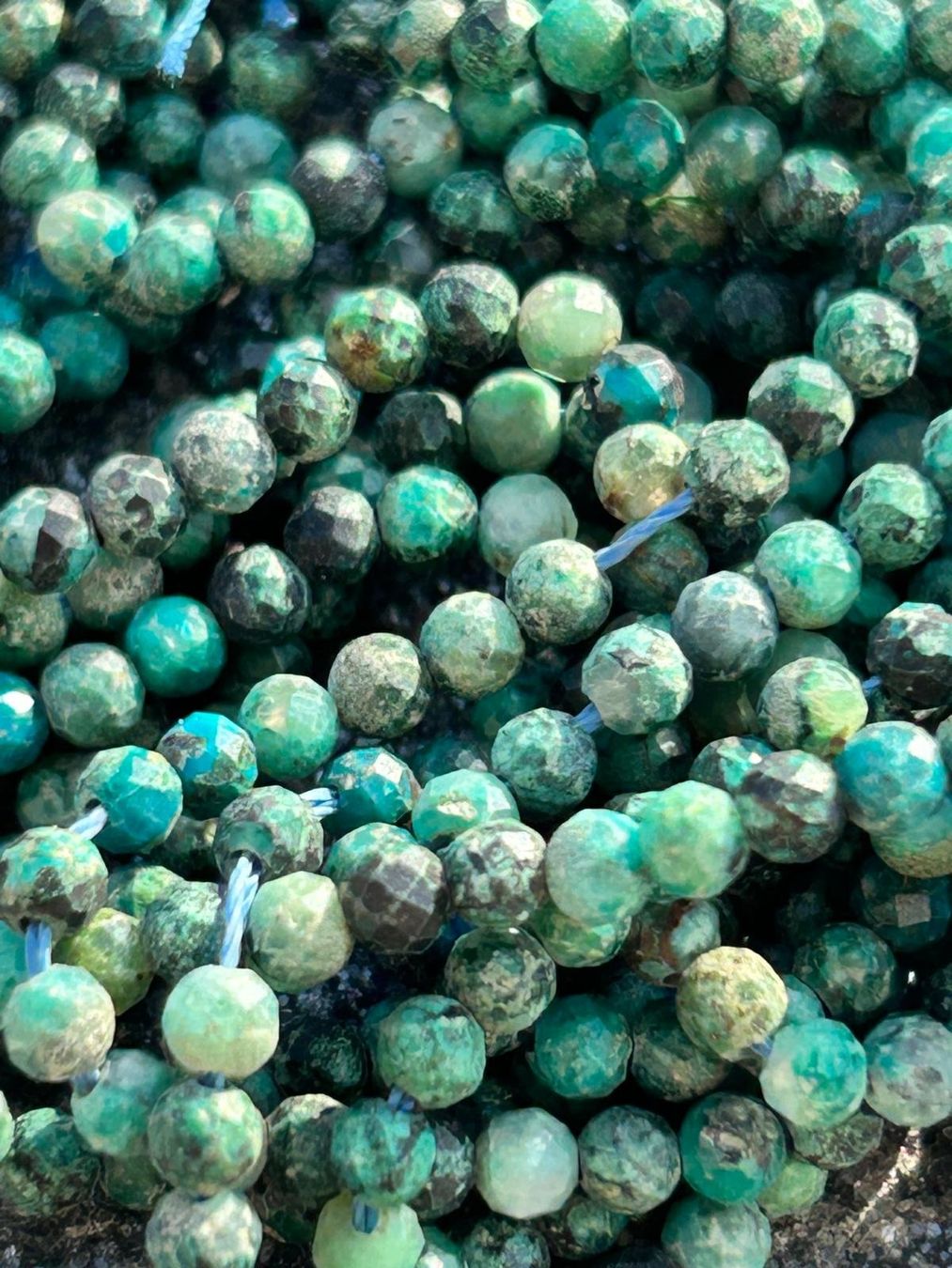 Edelsteine: Strang echte facettierte chrysocolle Kugeln 2 mm – Neu und originalverpackt aus Niederrohrdorf von Ytobi 1
