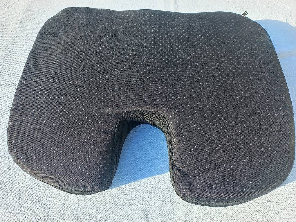 Kissen: Ergonomisches Sitzkissen schwarz – Gebraucht aus Frauenkappelen von Chruetzhubel