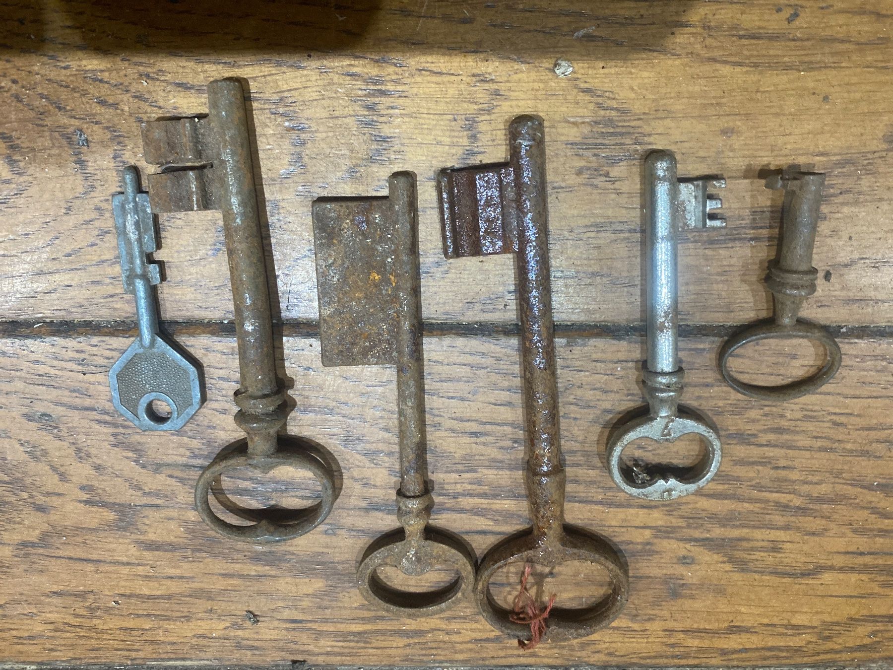Chiavi: Lot clé clef ancienne 5-12cm U – Usato da Lajoux JU venduto da Briard0