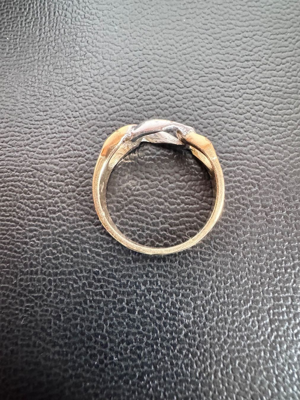Bagues: Wunderschöner vergoldeter Ring mit eingelegten Steinen. – D'occasion à Bern par Yunkom 1