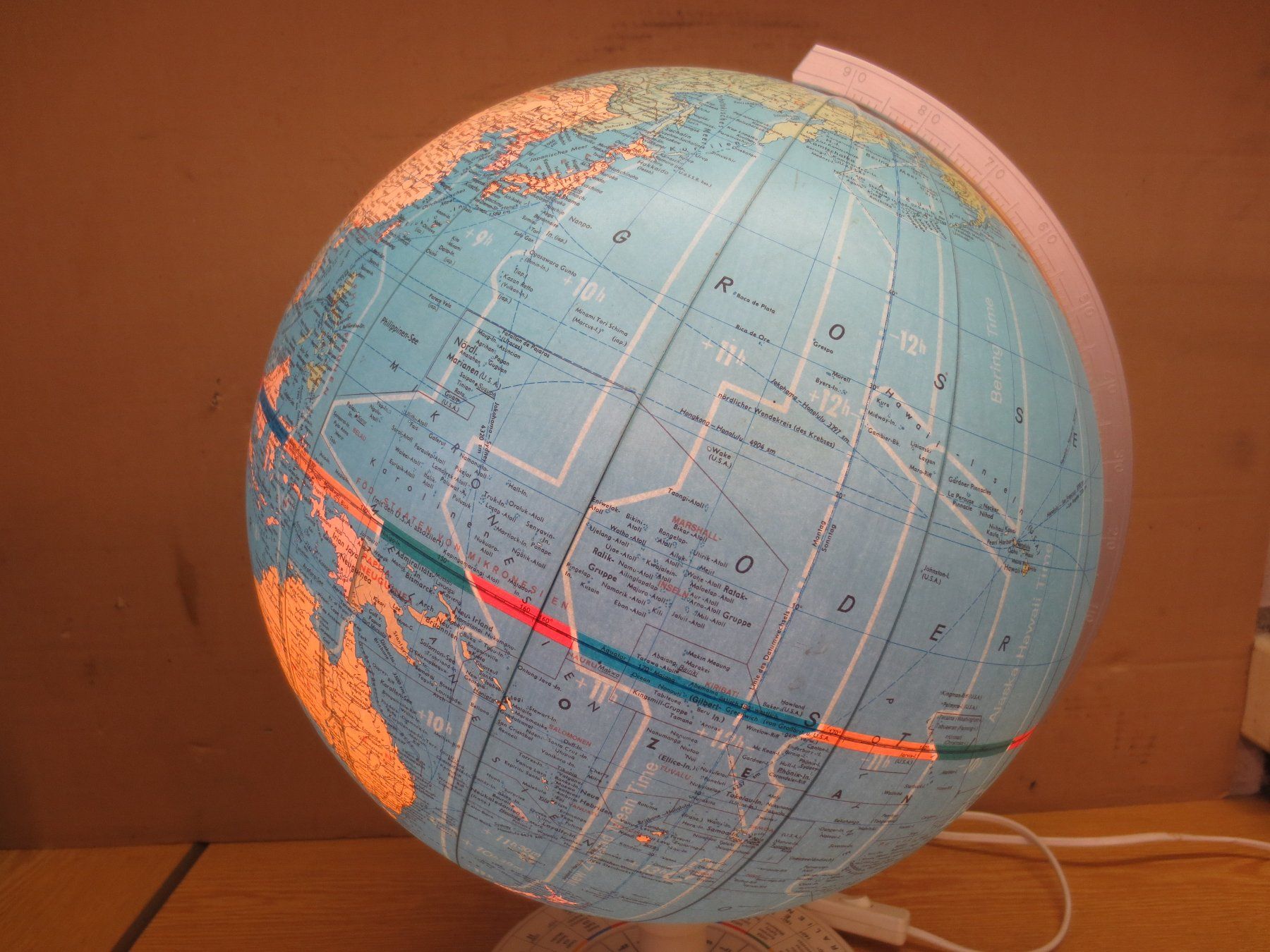 Lampen: Schöne Globus Tischlampe D= 35cm. H=45cm. – Gebraucht aus Schöftland von Topdeal4 3