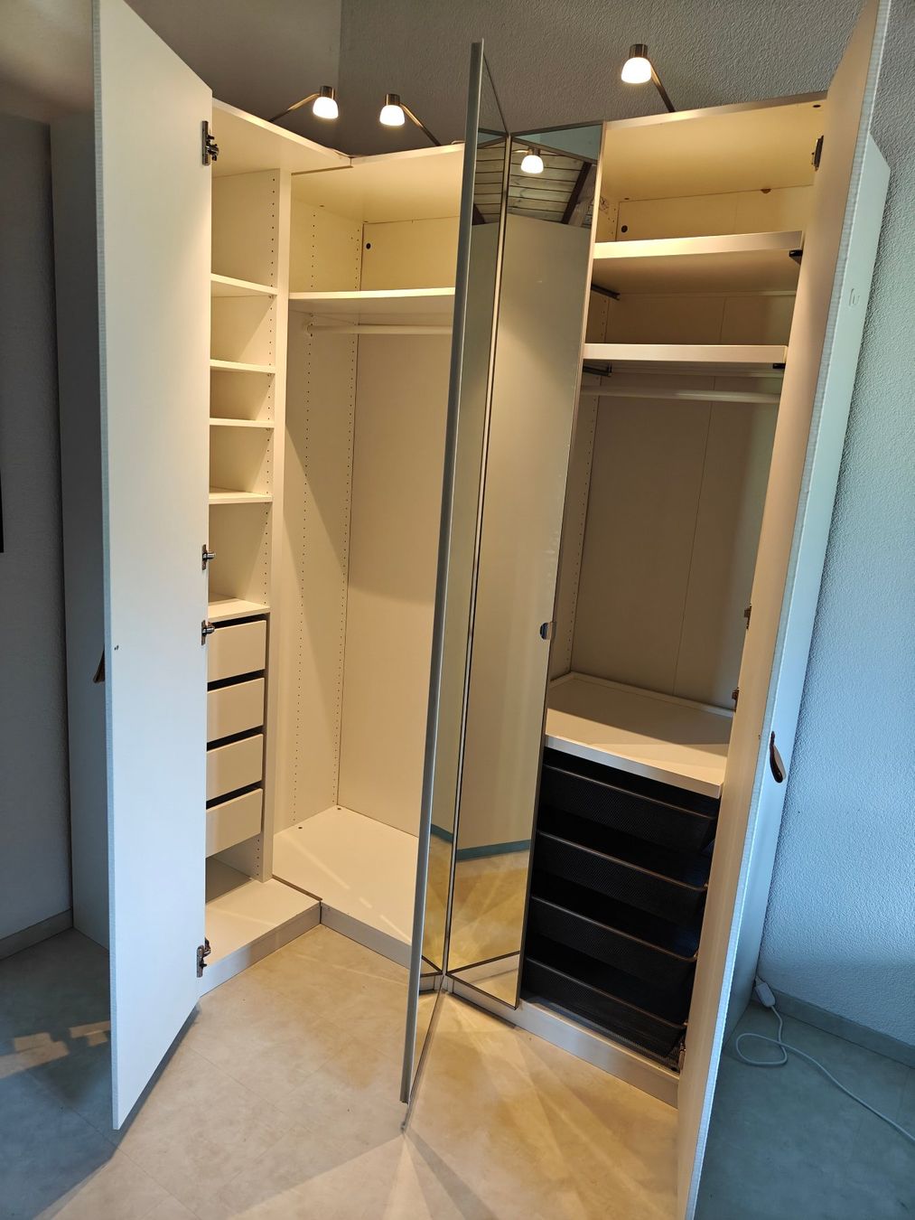 Ikea Schränke: Geräumiger Kleiderschrank – Gebraucht aus Bilten von And12
