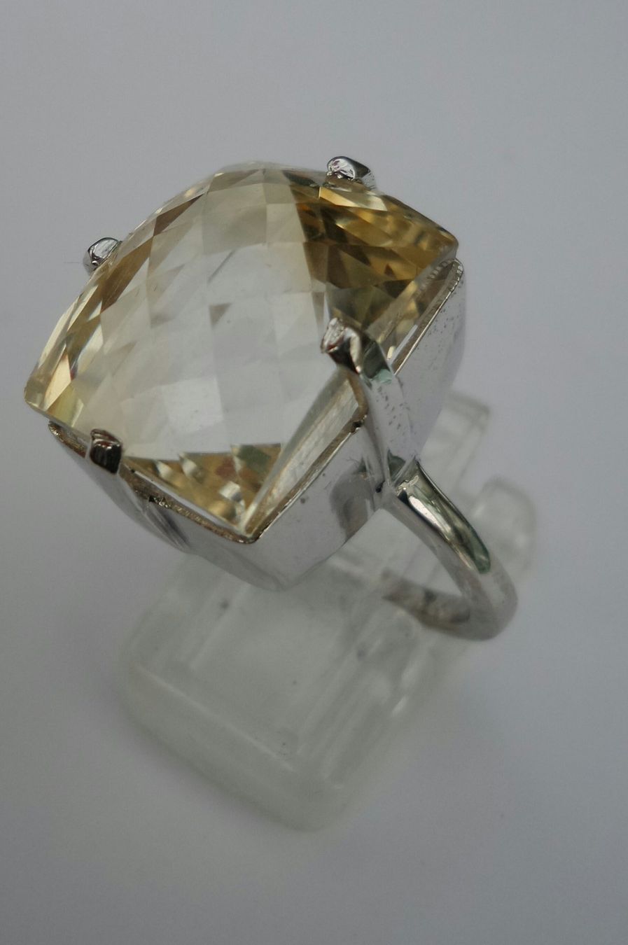 Anelli: Solitaire Ring mit Citri 58 Neu – Nuovo (secondo la descrizione) da Zürich venduto da adriben 2