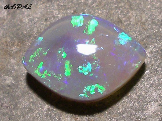 Pietre preziose: theOPAL *** HOCHWERTIGER SEMI-BLACK OPAL 2,10ct *** – Nuovo e nell'imballaggio originale da Ebnat-Kappel venduto da theOPAL 2