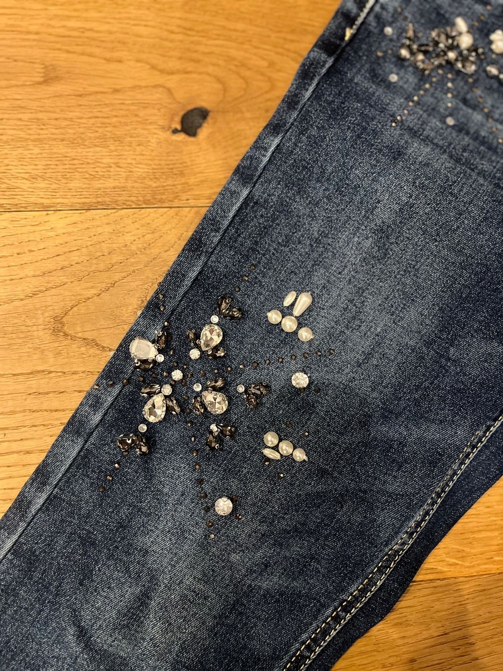 Jeans: Neue Jeans mit Strasssteinen Gr.36 – Nuovo (secondo la descrizione) da St.Gallen venduto da Monrose 2
