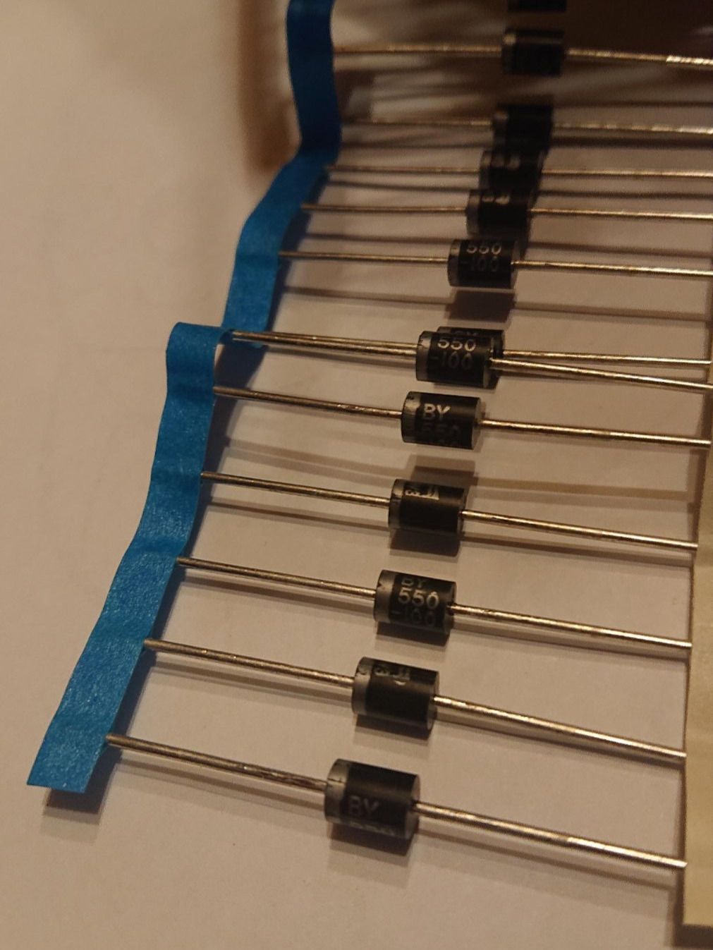 Componenti elettronici: 10x Diode 100V 5A - BY550-100 – Nuovo (secondo la descrizione) da Grenchen venduto da Zombiepolizist
