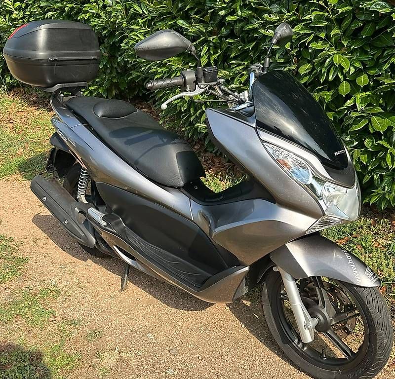 Scooters: Top Honda Scooter PCX 125 – D'occasion à Monteggio par pauwin