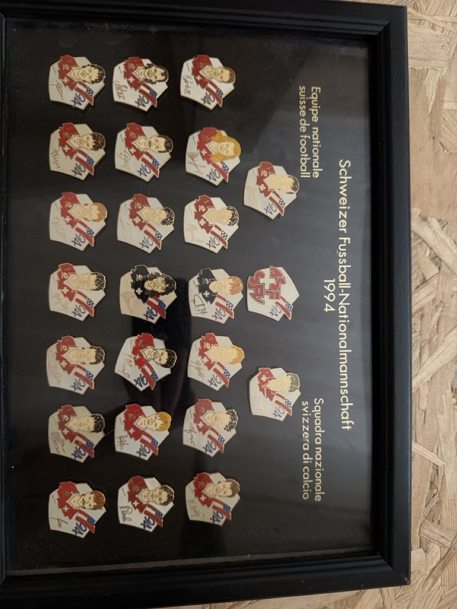 Placchette & Badge: Schweizer Nationalmannschaft 1994 Pin Set – Usato da Kriessern venduto da Do276