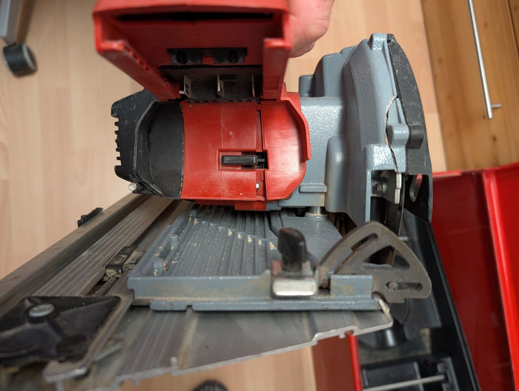 Mafell Scies: Mafell Kappsäge KSS400 – Défectueux à Bauma par Makinom 4