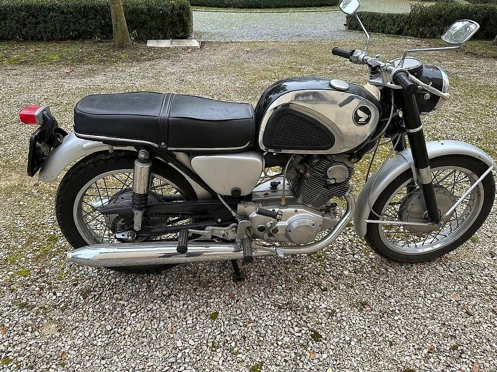 Strada: HONDA CB72  250cc 1966 – Usato da Bursinel venduto da VirginieD-77