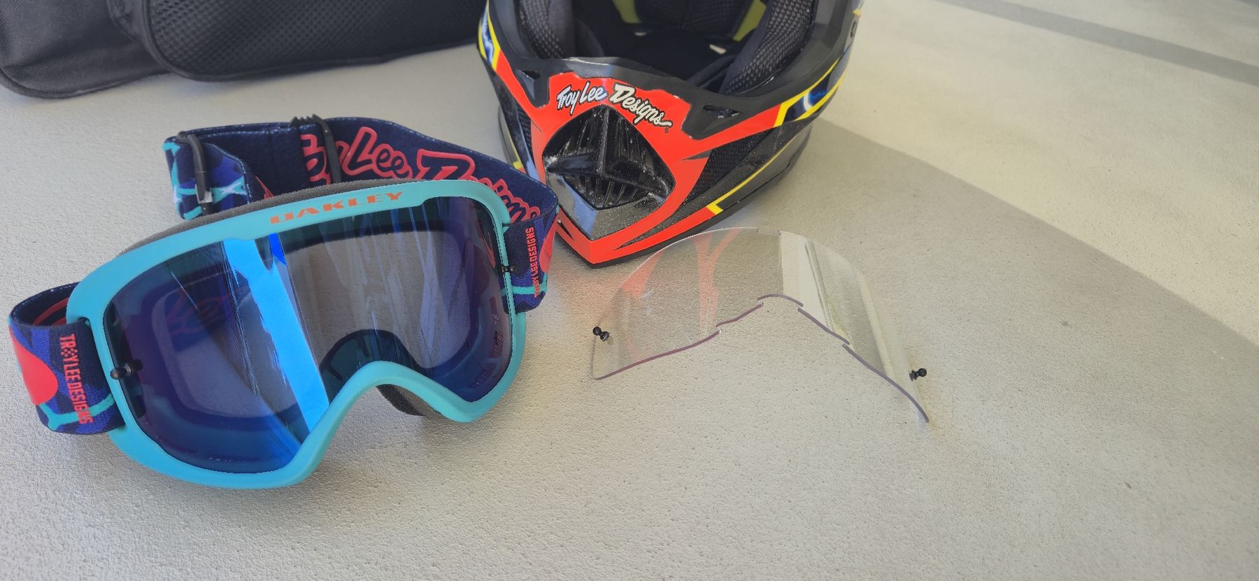 Troy Lee Casques: Casque troy lee design carbon D4 – D'occasion à Cheseaux-Lausanne par stevo85 4