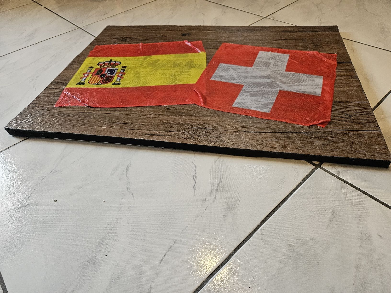 Foto & Immagini: Spanien und Schweiz Bild in Holzoptik – Usato da Arni AG venduto da Chaeschpe_04 1