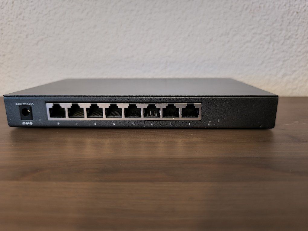 TP-Link Hub & Switch: Network Switch TP-Link 2008P Jetstream/Omada 8/4 PoE+ Ports – Usato da Luzern venduto da Digitaler-Nomade 1