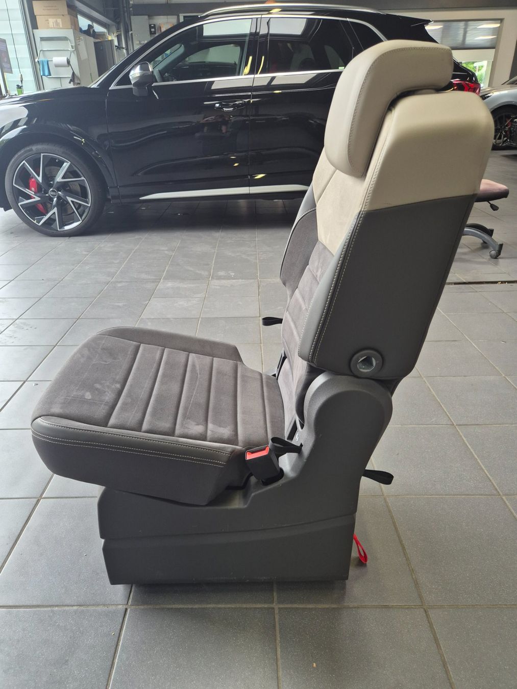 Volkswagen Toutes les pièces auto: Sitz für VW T7 Multivan – D'occasion à Winterthur par WEWi-Ersatzteile 1