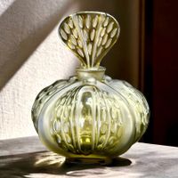LALIQUE Mirabel flacon en cristal gris jaune moulé-pressé